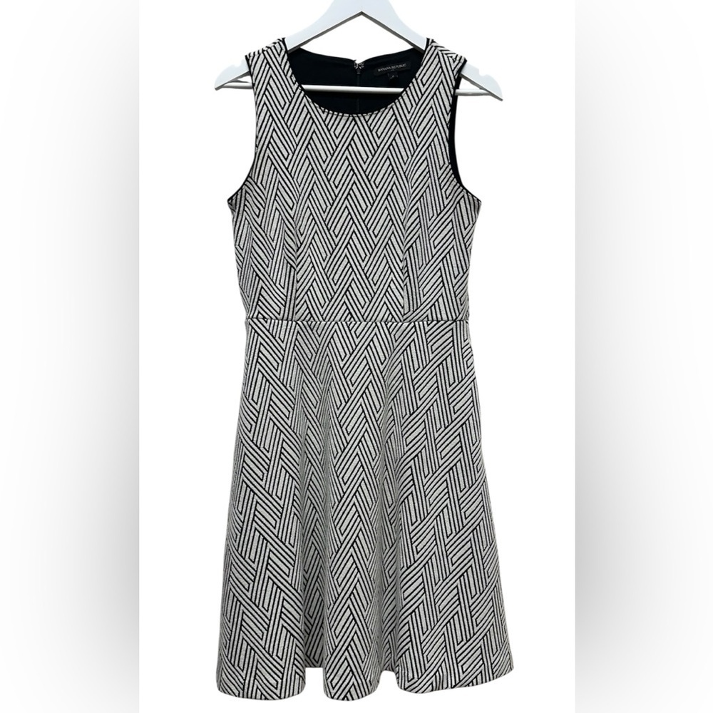 Banana Republic Sz 6 Women’s Black and White Geometric Dress Fit and Flare